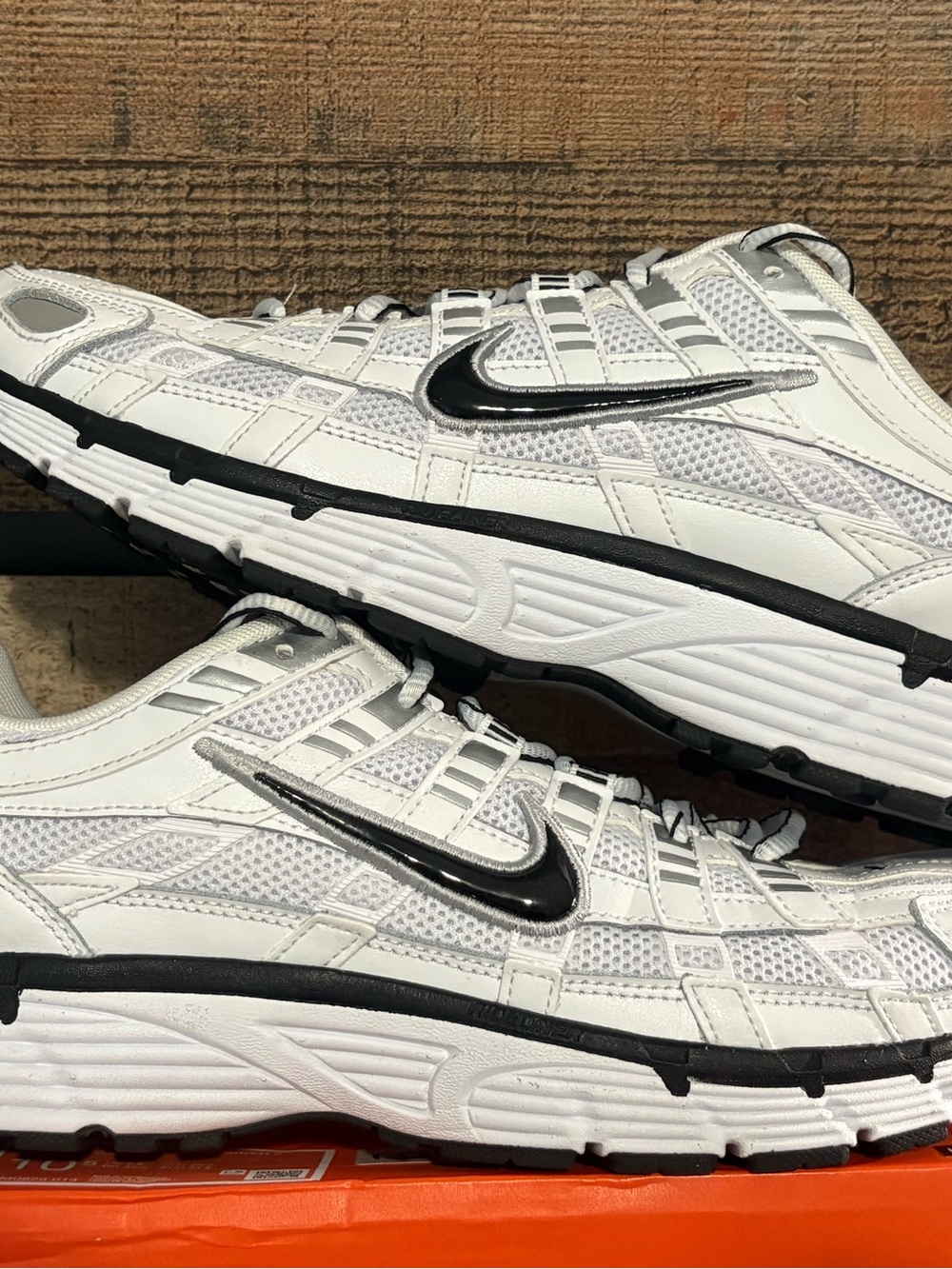Nike p6000 Men's White and Black Running Shoes